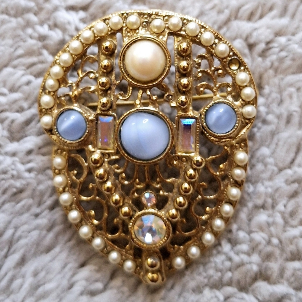 ACORN CABOCHAN BROOCH WITH FAUX PEARL, MOONSTONE & RHINESTONES